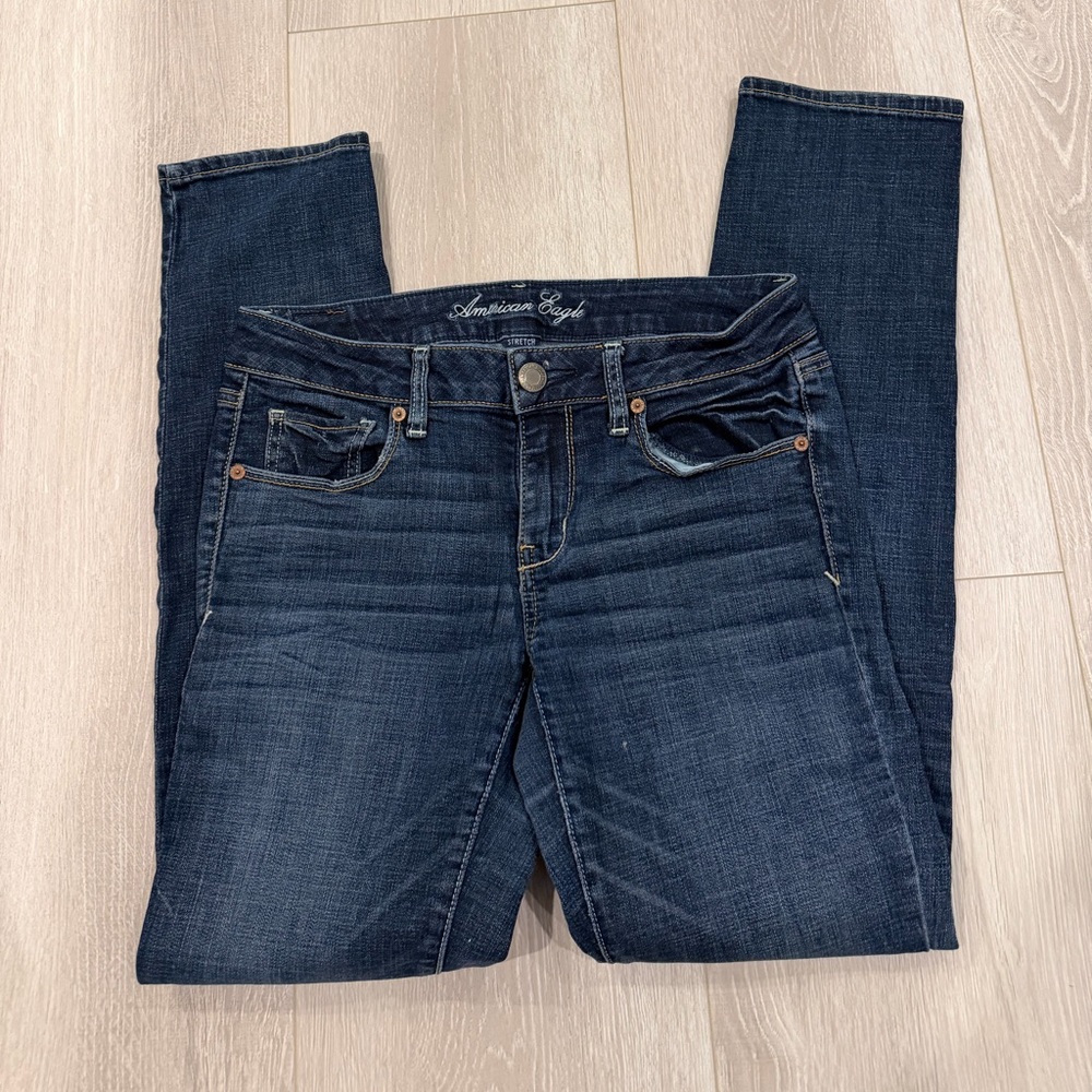 AMERICAN EAGLE SKINNY JEANS -sz 8
great condition -5 pocket style -sexy!
